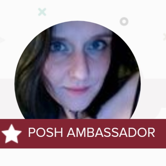 Welcome! Meet your Posher! ♥️ - Picture 4 of 4